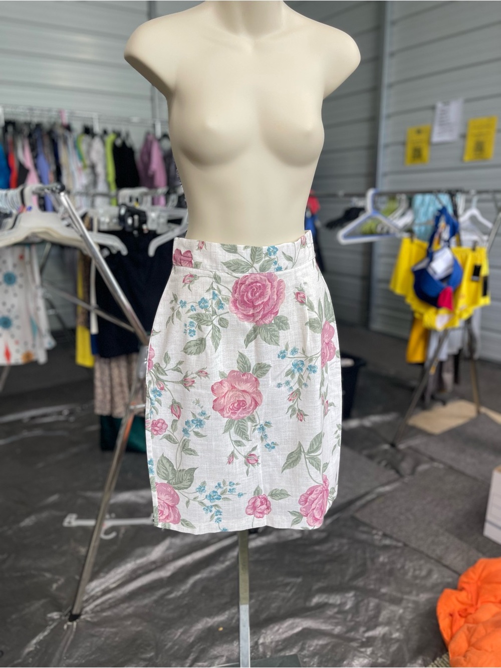 Floral White Linen-Blend Pencil Skirt - Pink Rose Print
